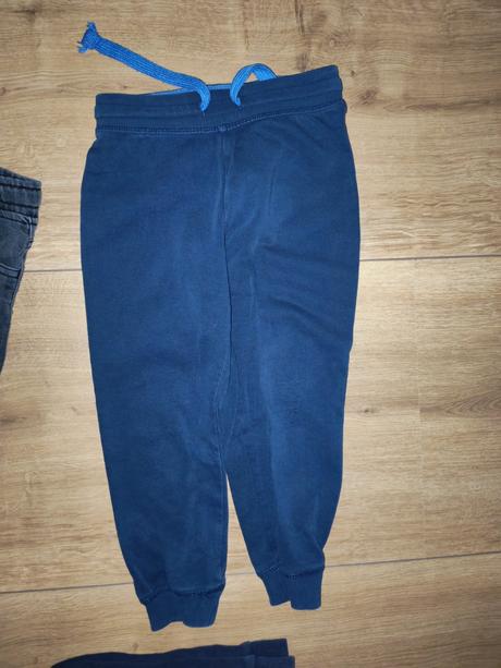 Tepláčiky a rifle, lupilu,98