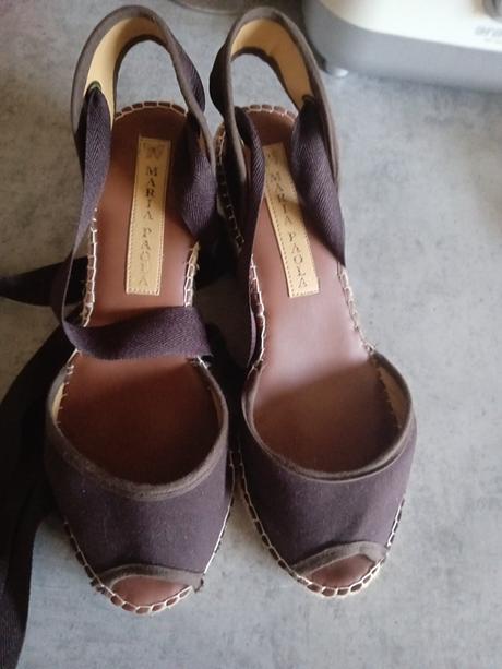 Tmavohnedé platformy, 37