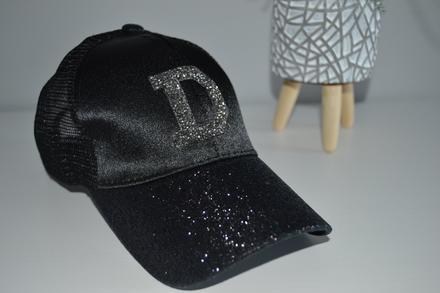 Dievčenská šiltovka čierna s trblietavým šiltom,
