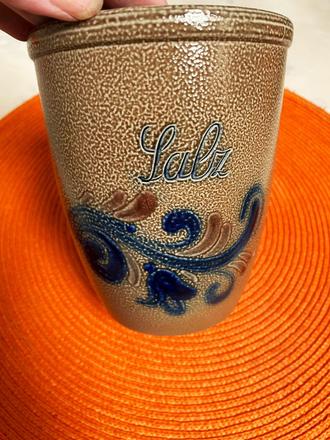 Starožitná nádoba na soľ,