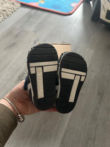 Sandalky, mayoral,19