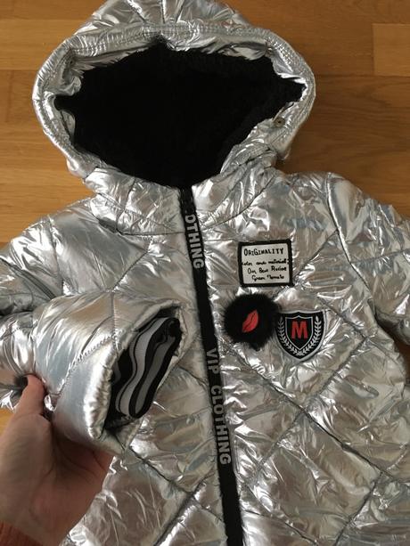 Strieborna kozusinkova bunda, 104