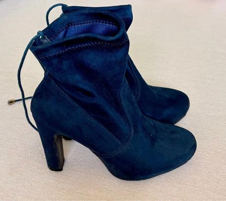 Čižmy na opätku, 36