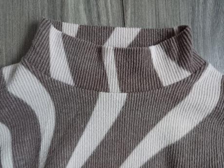 Štýlový pulover crop top, new yorker,xs