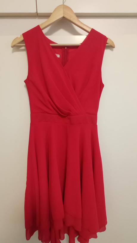 Červené slávnostné šaty, 34