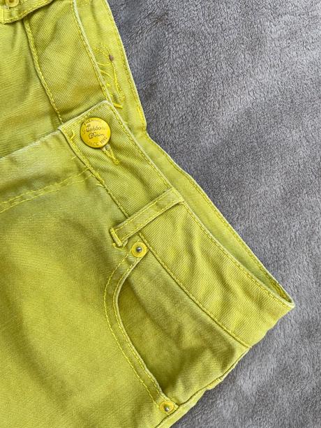 Riflové šortky horčicovej farbe, fishbone,m