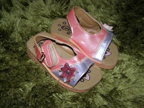 Pútajúce sandáliky pre dievčatko, 22