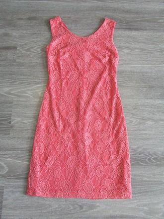 Kvetované šaty, 38