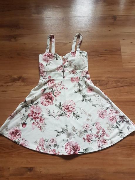 Šaty na slávnosť aj do práce, s