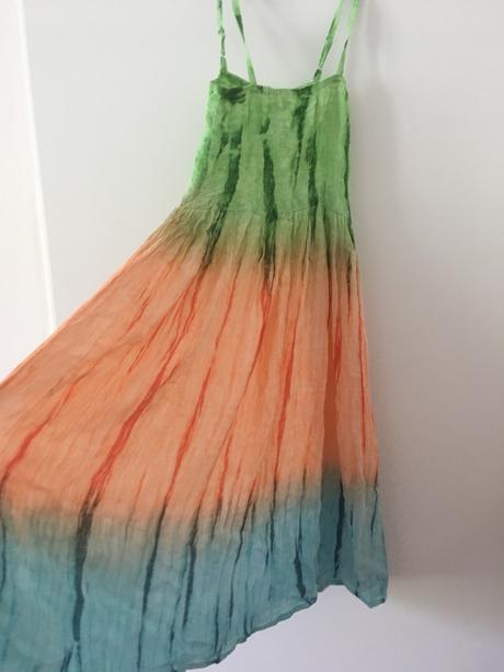 Letné šaty na ramienka,