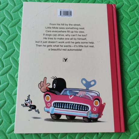 Little mole and his little car,