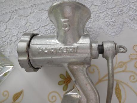 Mlynček na maso-made in čechoslovákia---5 porkert, 