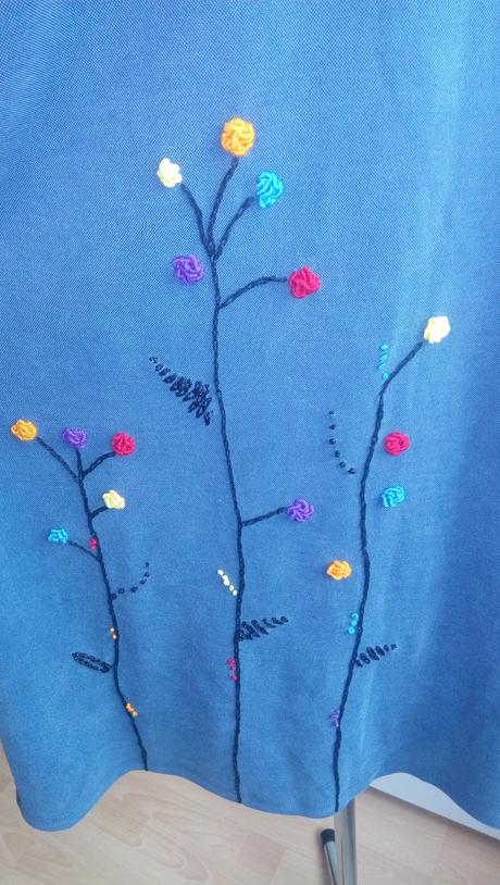 Šaty s ručnou výšivkou zn. amisu, amisu,42