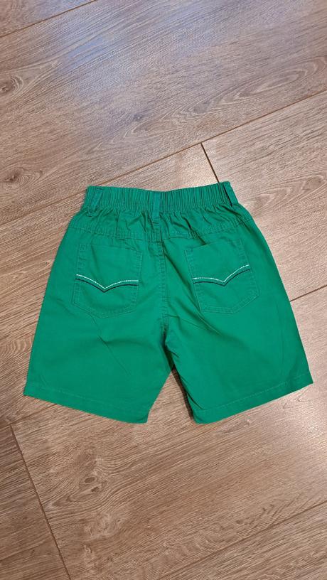 Zelené kraťasy/plavky, 110