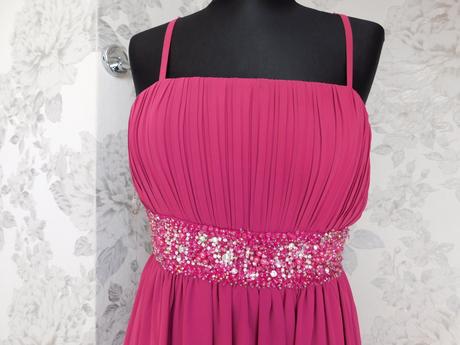 Velmi pekne šaty na slavnost, 40