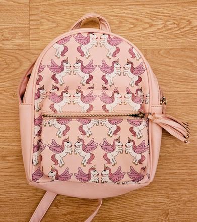 Ruksak pre parádnicu s jednorožcami z usa,