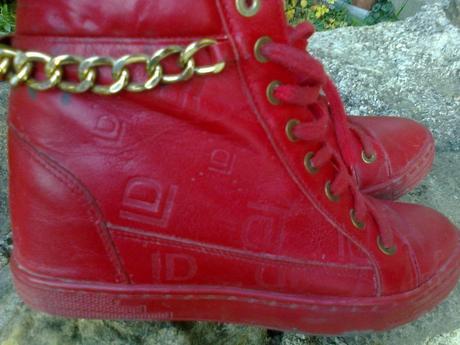 Červené tenisky, 36