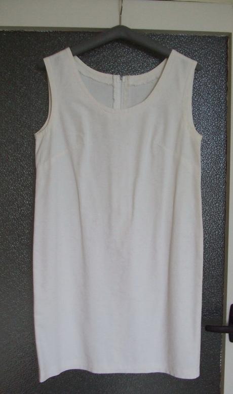 Jednoduché čisto biele šaty, m