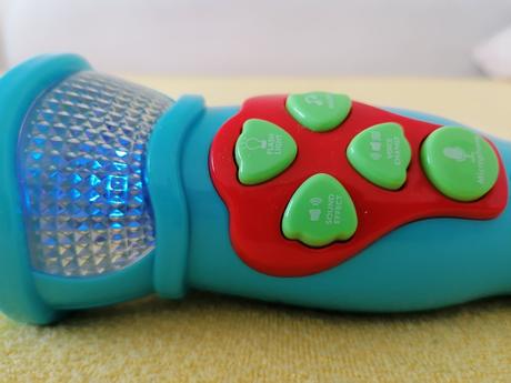 Mikrofón so svetlom, melódiami, meničom hlasu, 