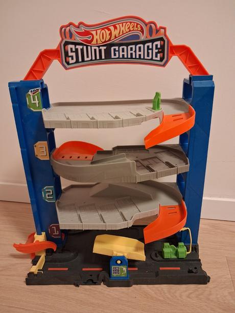 Hot wheels garaz,