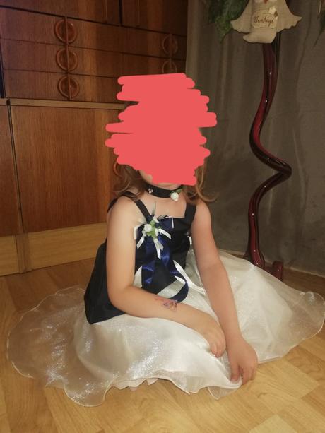 Dievčenské šaty, 104