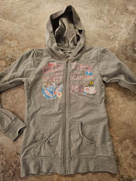 Sivá mikina 16 rokov, 164