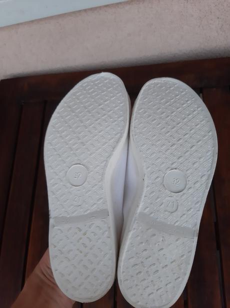 Biele cvičky 32, 32