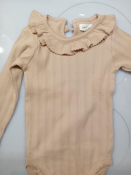 Rebrované béžové body newbie s volánom, newbie,86