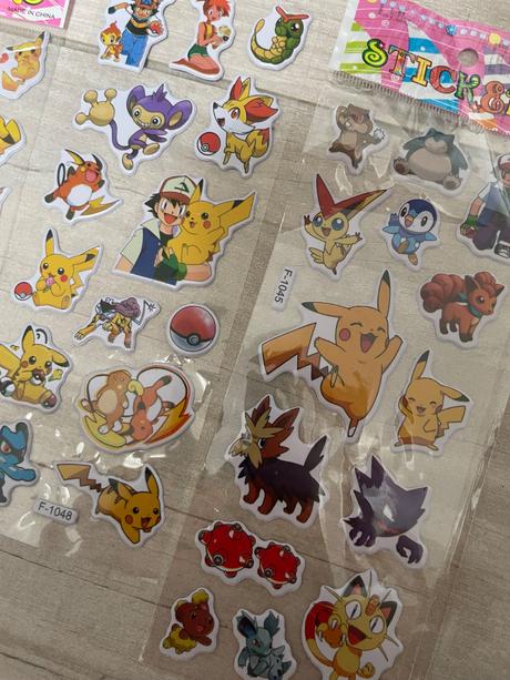 Pokemón plastové nálepky, 