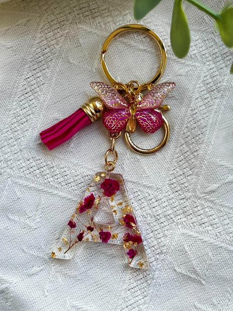 Ručne vyrobené živicové kľúčenky, 