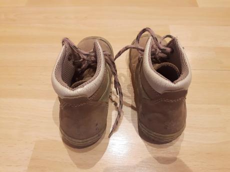 Vyššie poltopánky, 26