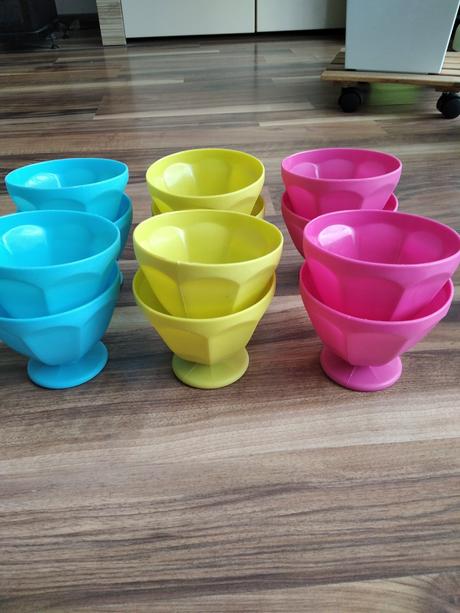 Plastové pohariky na zmrzlinu, 