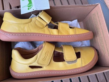 Celokozene sandale, froddo,39