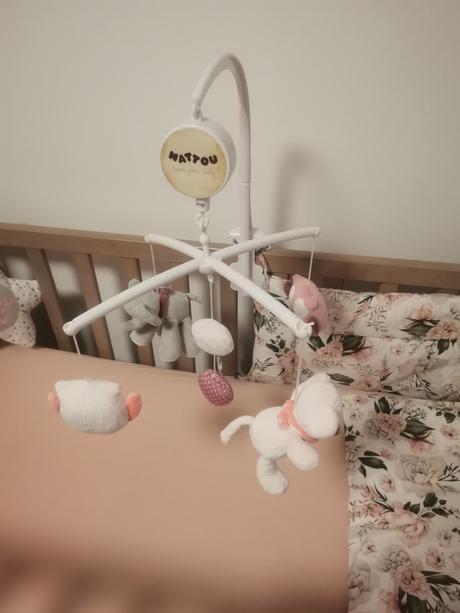 Kolotoč nad postieľku nattou, 