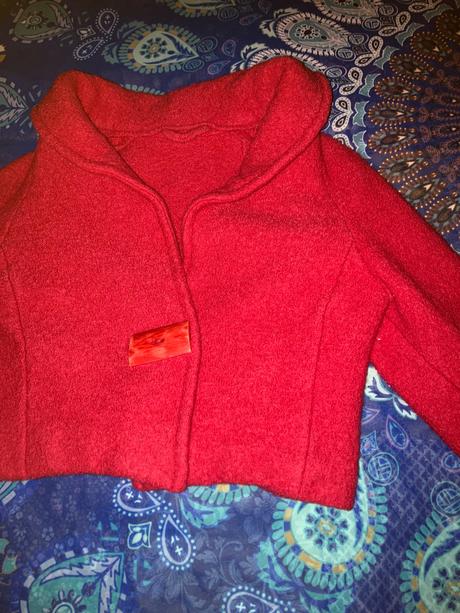 Červený krátky kabátik, m