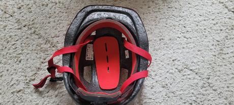 Prilba b-twin decathlon,