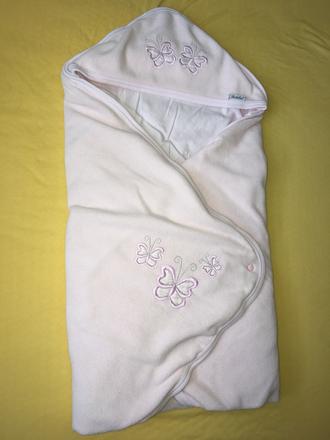 Pekná zavinovačka - deka s motýlikmi,