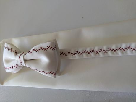 Pánsky motýlik a vreckovka vyšívaný,