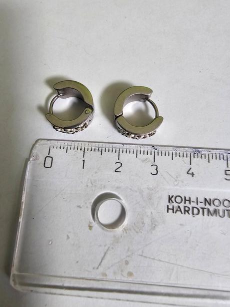 Nausnice z chir.ocele, 