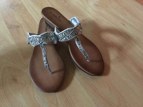 Krásne šľapky so striebornou aplikáciou, 39