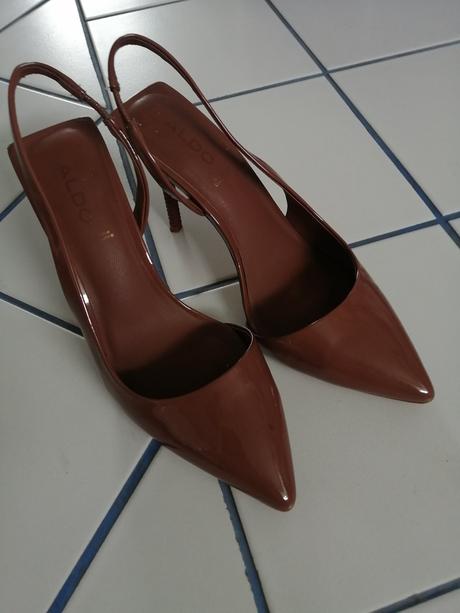 Zaujímavé topanky, 37