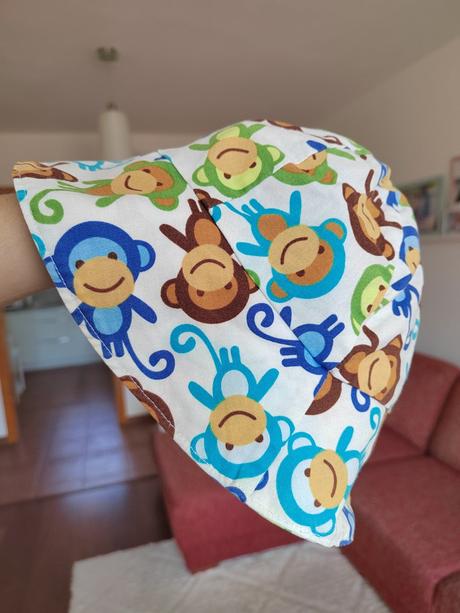 Letný klobúk s opicami, 98