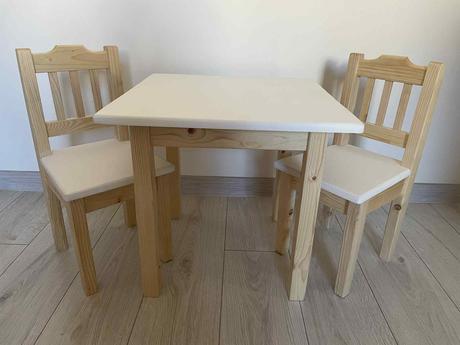 Detský stolík s dvoma stoličkami nový, 