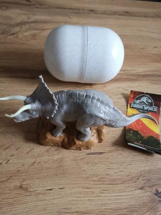 Dinosaurus jurassic world so svietiacimi klami, 