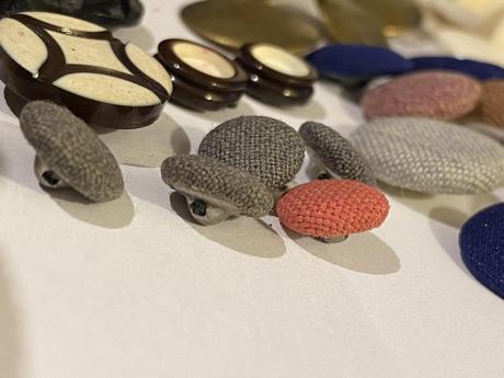 Staré gombíky 130ks,