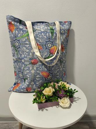 Taška tulipány na modrom, 