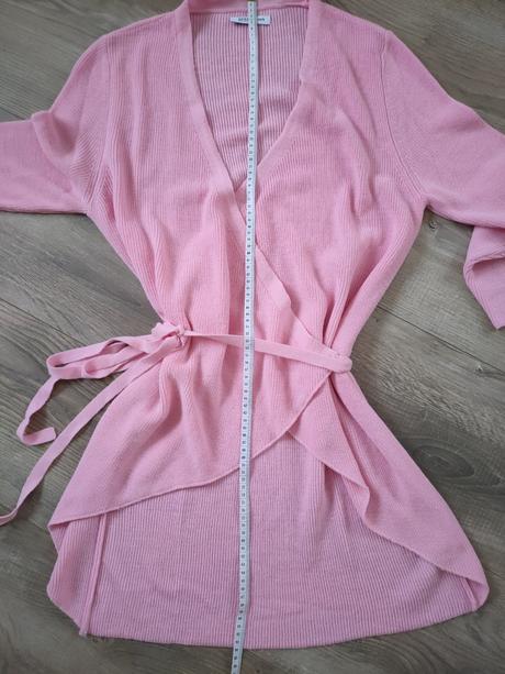 Zavinovaci svetrík, s