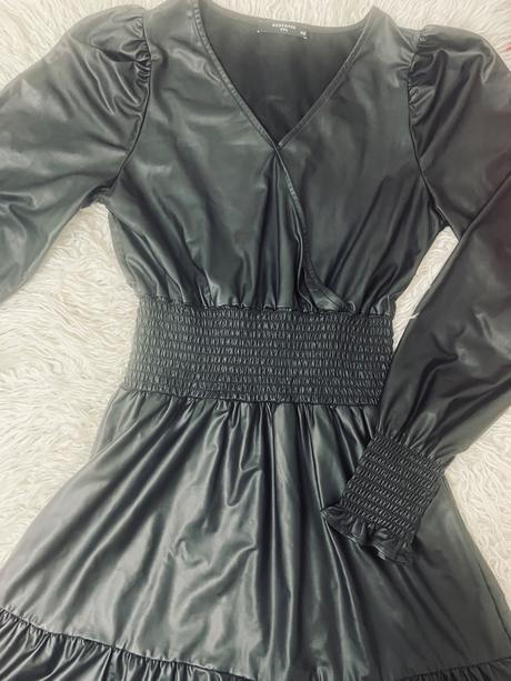 Čierne koženkové šaty, reserved,xs