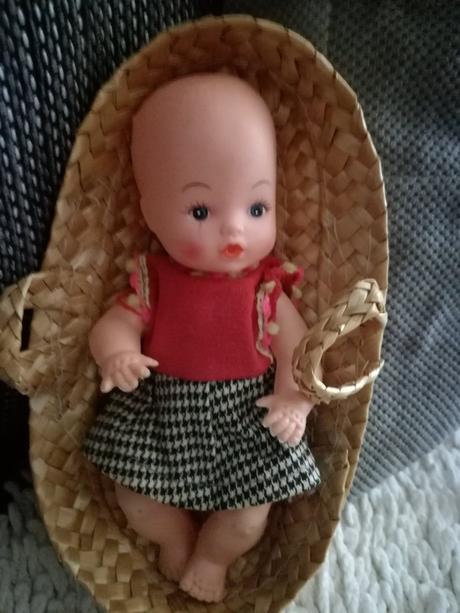 Bábika  retro v košičku, 