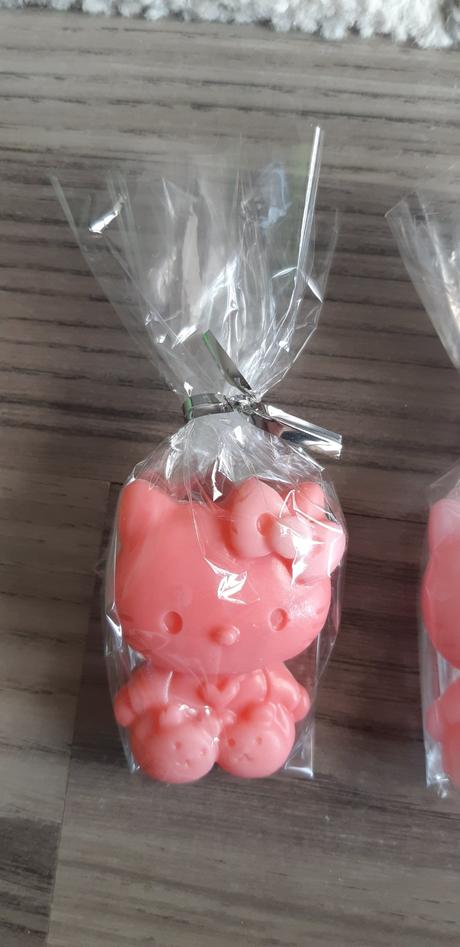 Mydielka kitty a morske chvostiky,